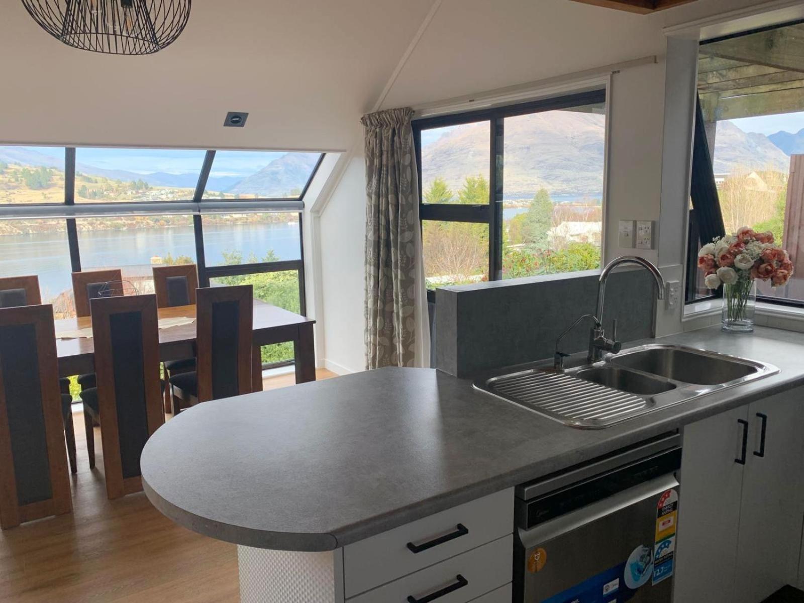 4 Bedroom Home, Unlimited Wifi, Fantastic Lake Views With Private Balcony Queenstown Exterior photo